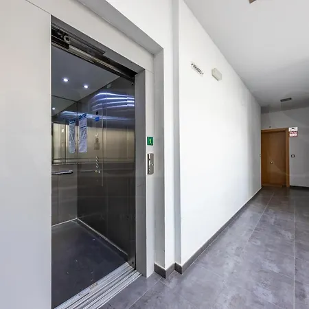 Apartamento Cozy Flat With Common Pool & Parking - Center By Rems Málaga