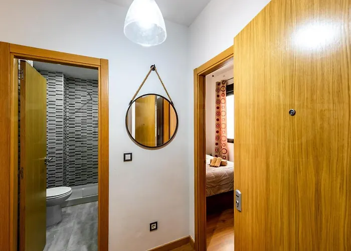 Cozy Flat With Common Pool & Parking - Center By Rems