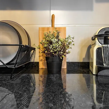 Apartmán Cozy Flat With Common Pool & Parking - Center By Rems *