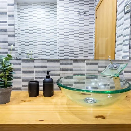 Cozy Flat With Common Pool & Parking - Center By Rems Apartment Malaga