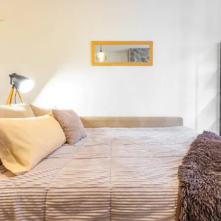 Cozy Flat With Common Pool & Parking - Center By Rems Apartment