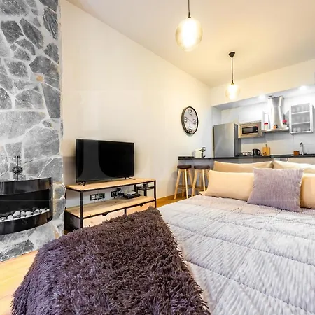 Apartment Cozy Flat With Common Pool & Parking - Center By Rems