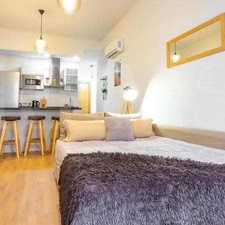 Cozy Flat With Common Pool & Parking - Center By Rems *